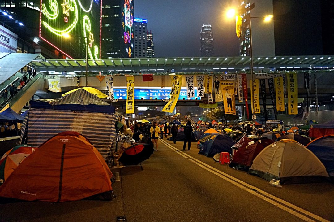 Parasolkowa Rewolucja w Hong Kongu - Na Nowej Drodze Życia
