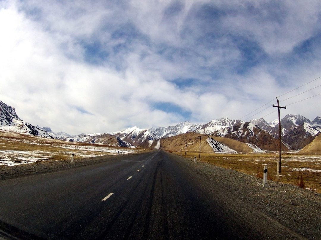 Autotop w Kirgistanie - Na Nowej Drodze Życia