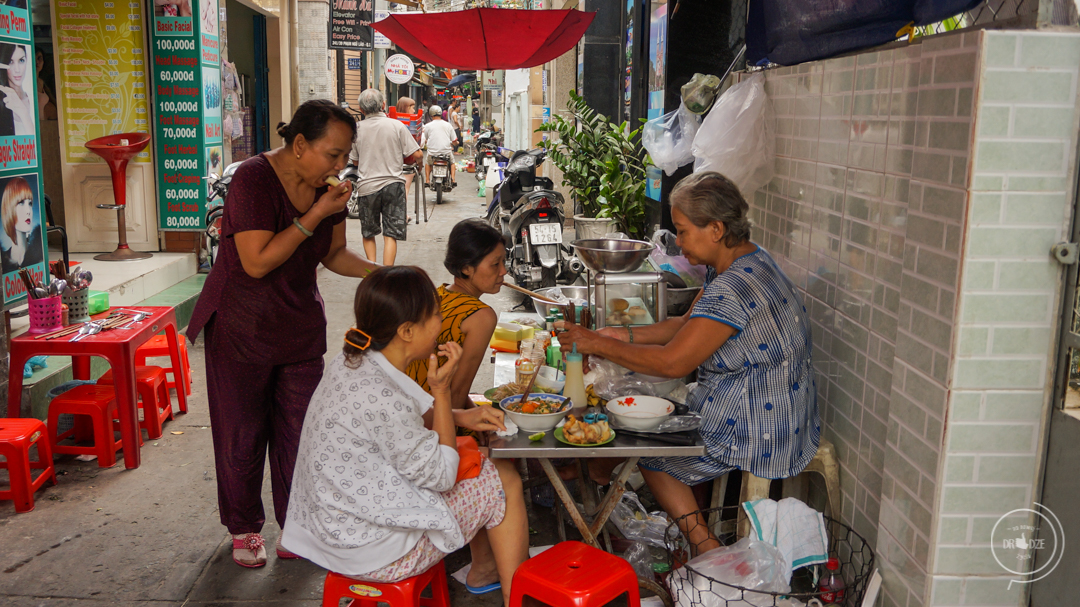 Uliczne jedzenie w Sajgonie